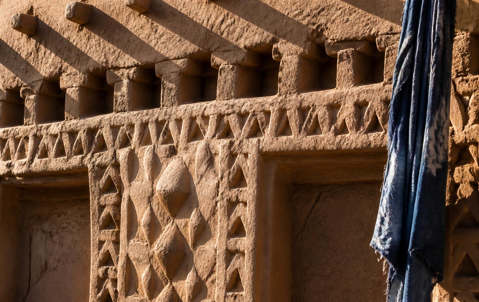 Relief-carved Hausa mud-brick wall in Kontagora Emirate